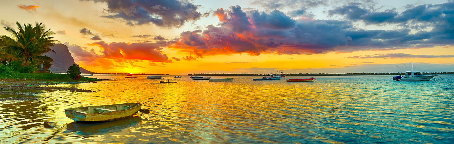 panoramic-printed-glass-splashback-pan013-fishing-boats-at-sunset